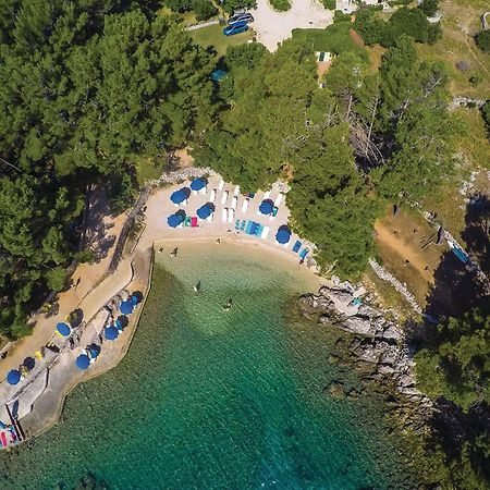 Lovely Apartment In Veli Losinj With Kitchen Екстериор снимка