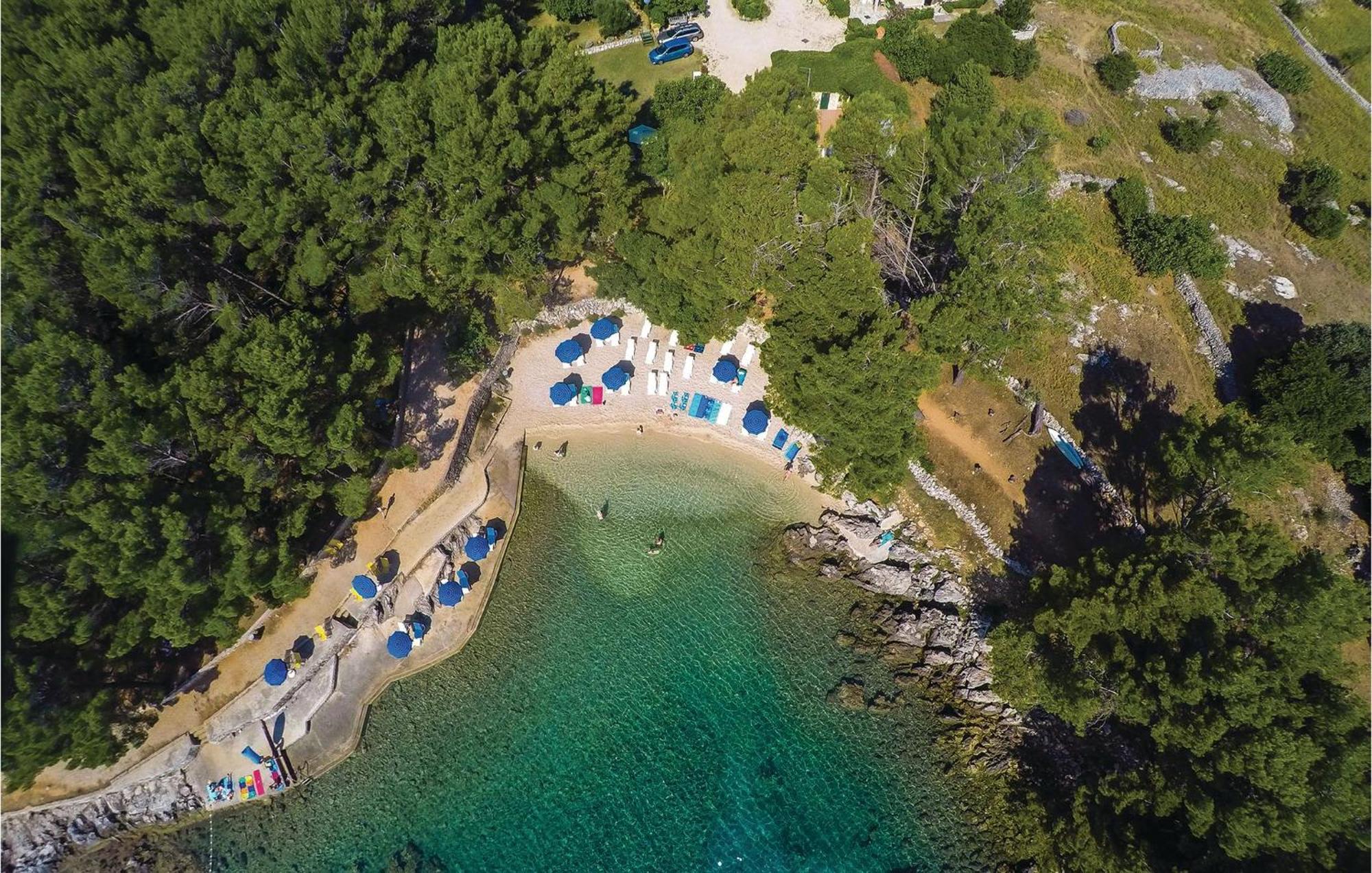 Lovely Apartment In Veli Losinj With Kitchen Екстериор снимка